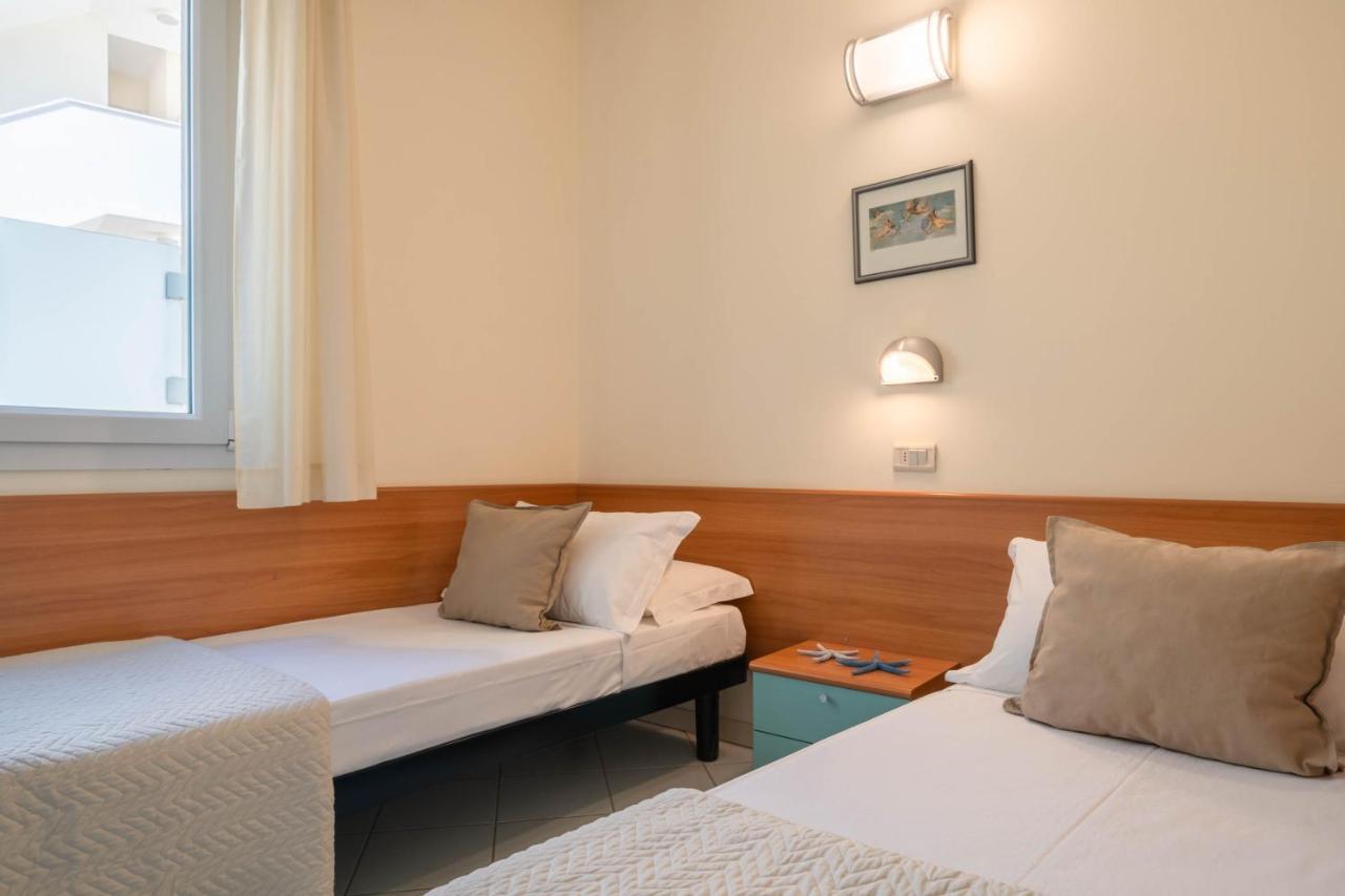 Residence Capitol Cattolica Bagian luar foto