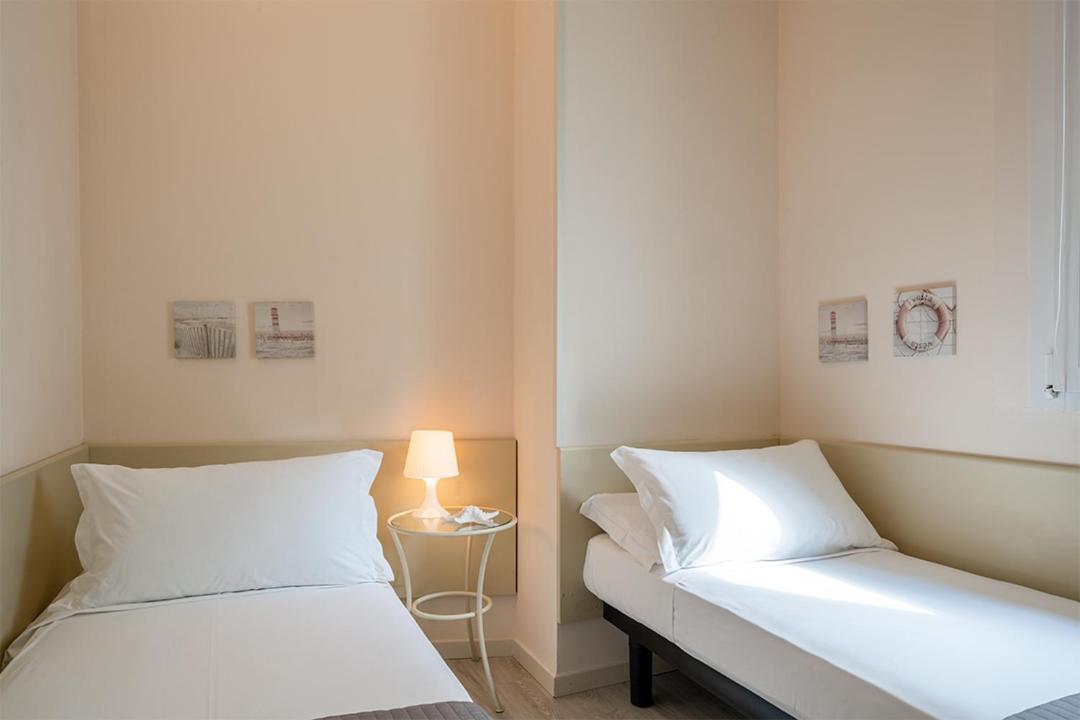 Residence Capitol Cattolica Bagian luar foto