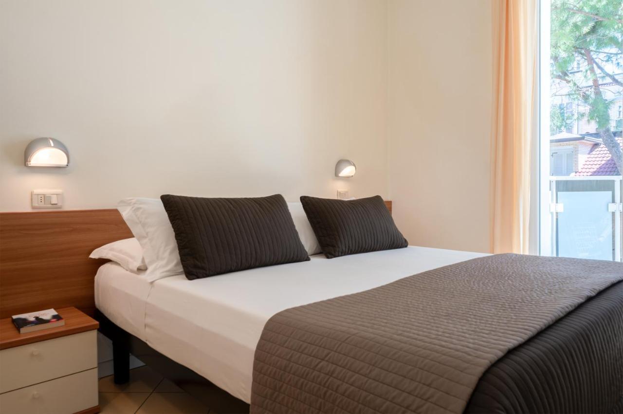 Residence Capitol Cattolica Bagian luar foto