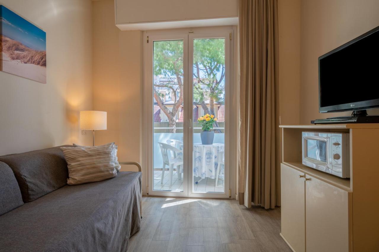 Residence Capitol Cattolica Bagian luar foto