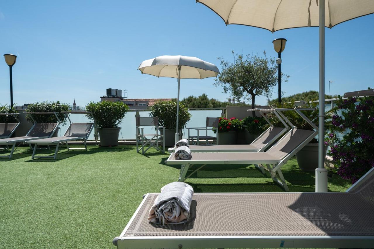 Residence Capitol Cattolica Bagian luar foto