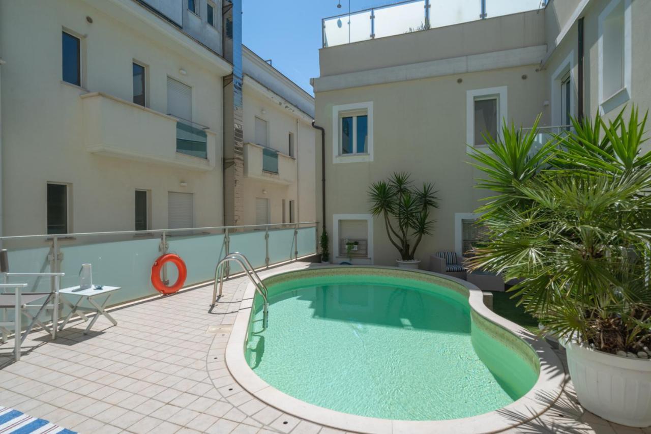Residence Capitol Cattolica Bagian luar foto