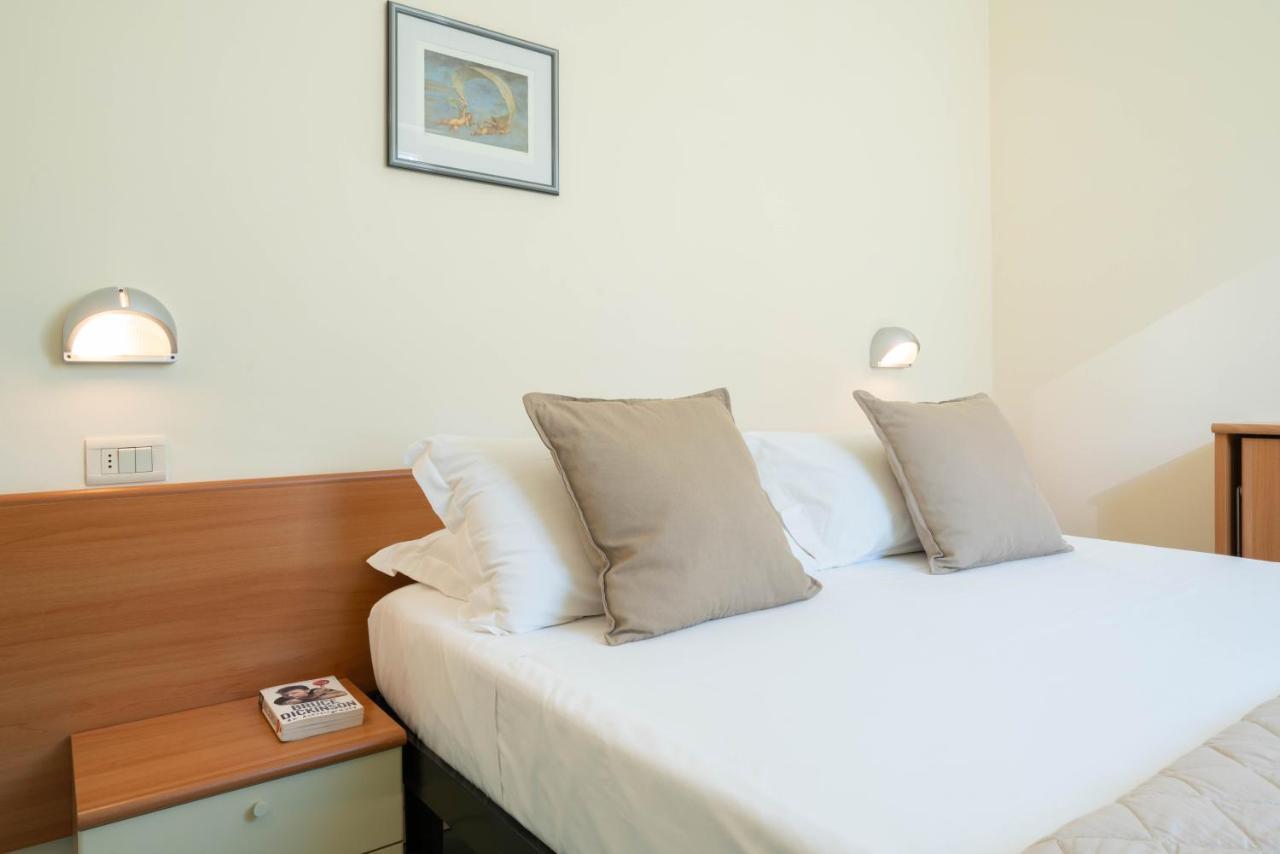 Residence Capitol Cattolica Bagian luar foto