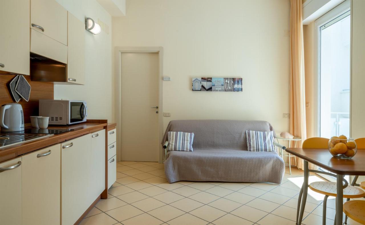 Residence Capitol Cattolica Bagian luar foto