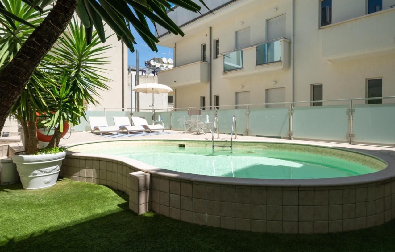 Residence Capitol Cattolica Bagian luar foto
