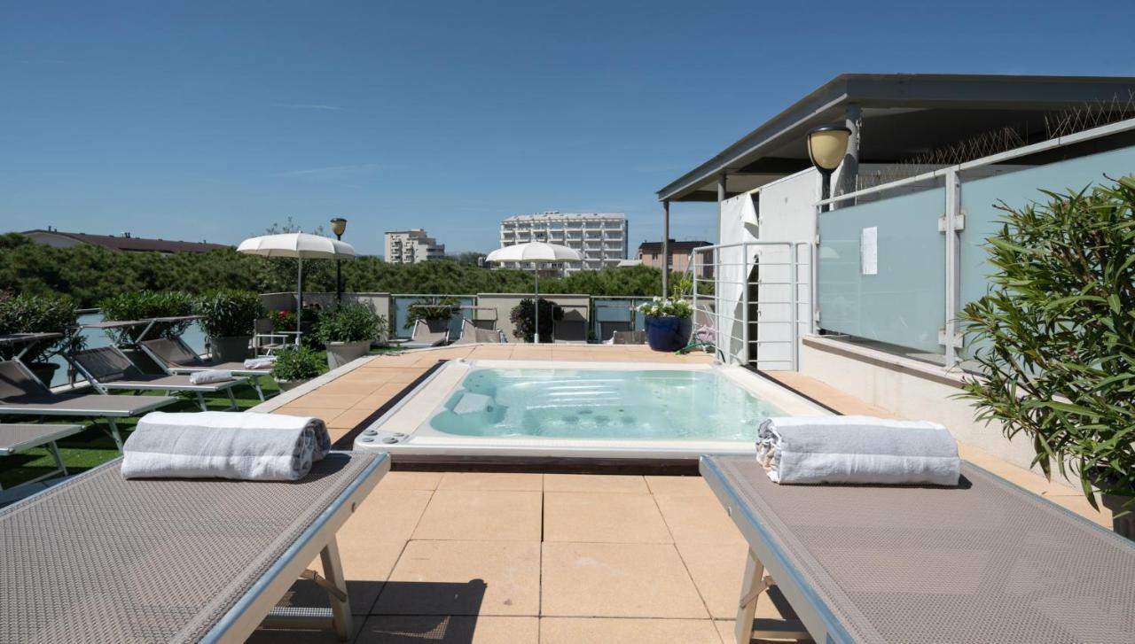 Residence Capitol Cattolica Bagian luar foto